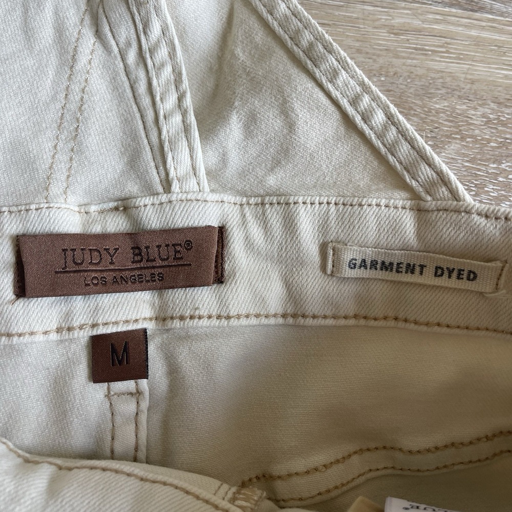 NWT Women's Judy Blue Shortalls Med ECRU Denim Jean Overall Shorts Mild Distress - Picture 7 of 10